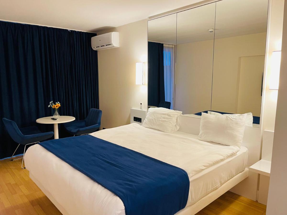 Batumi Floor40 Hotel Bagian luar foto