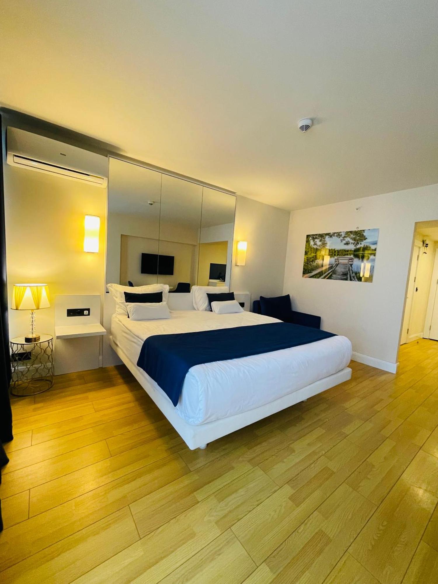 Batumi Floor40 Hotel Bagian luar foto
