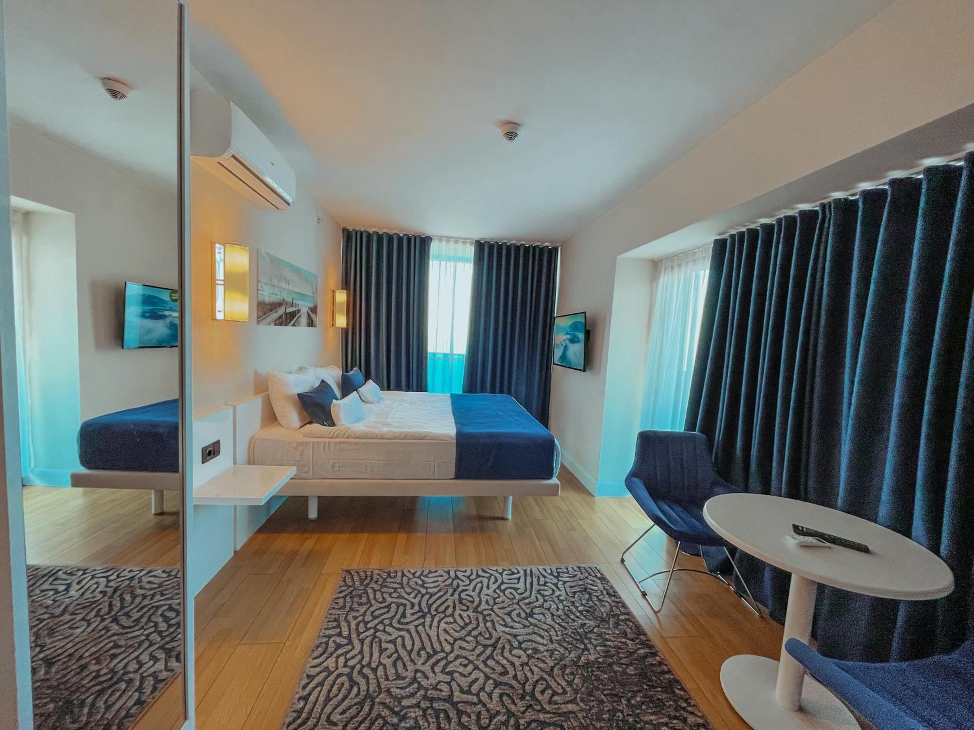 Batumi Floor40 Hotel Bagian luar foto