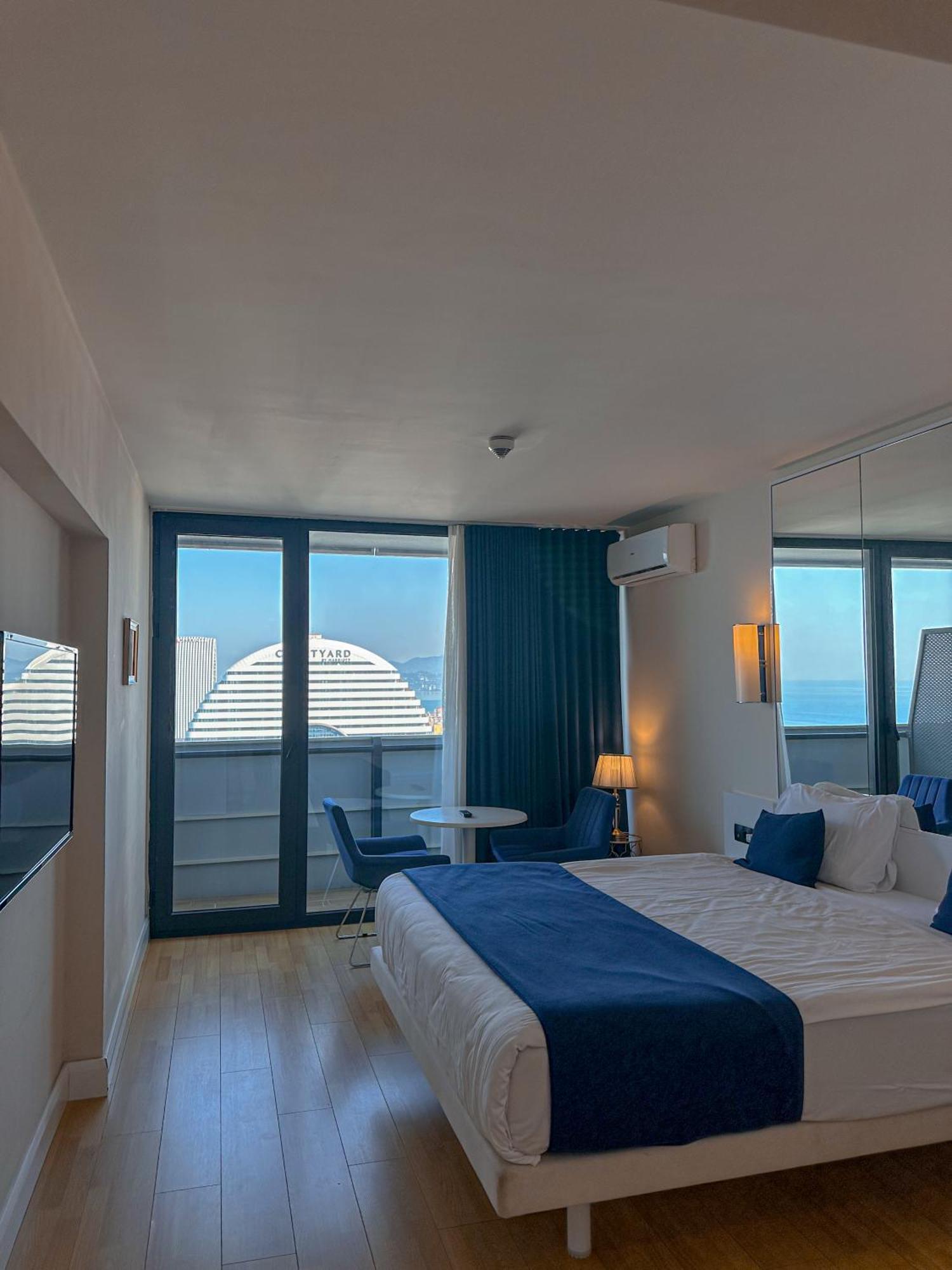 Batumi Floor40 Hotel Bagian luar foto