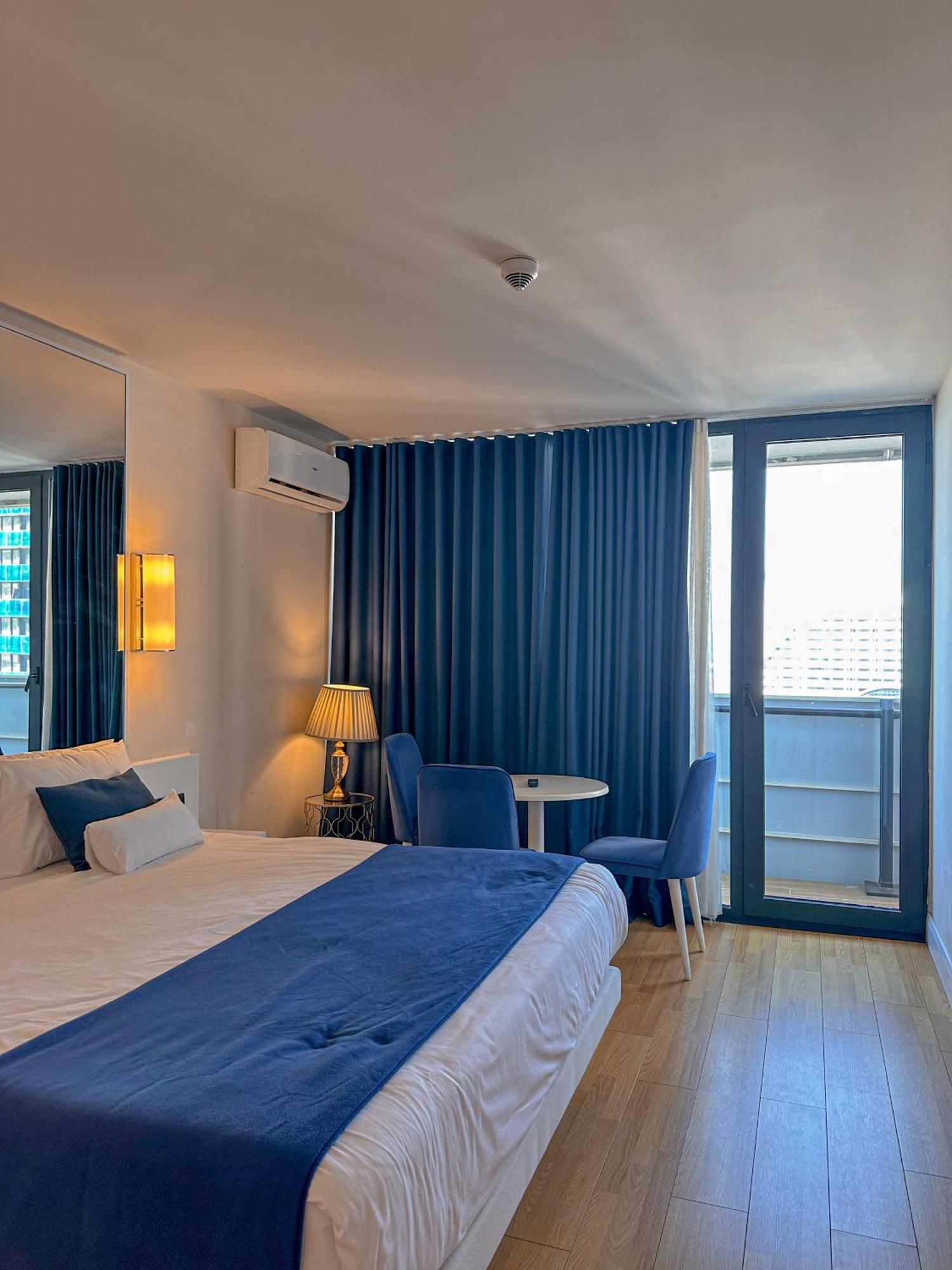 Batumi Floor40 Hotel Bagian luar foto